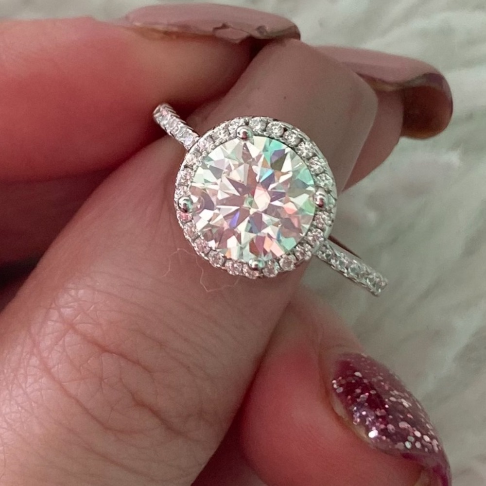 2-Carat Round Brilliant Moissanite Ring with Halo. Size 6